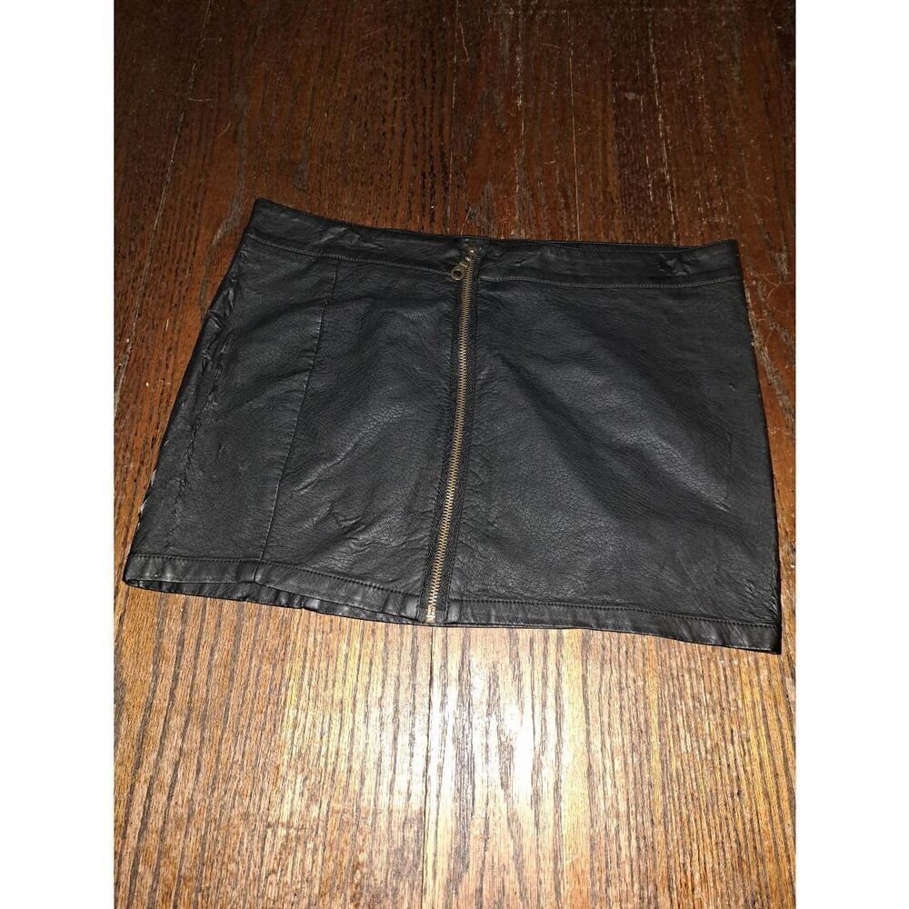 Size 7/8 Rue 21 Black Faux Leather Front Zip Mini Skirt Sexy Short Skirt